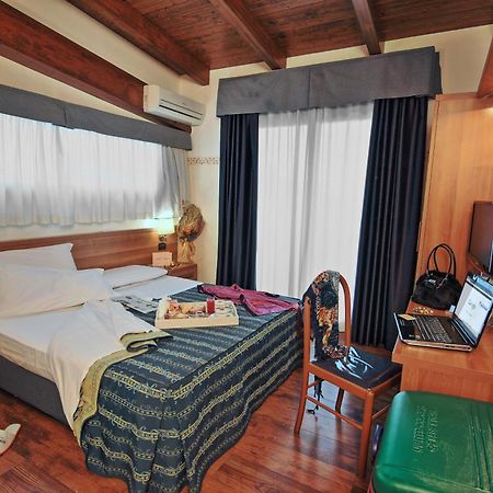 Hotel Aurora Wellness & Spa Тиволи Терме Екстериор снимка