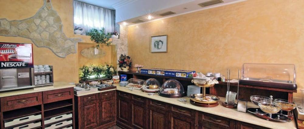 Hotel Aurora Wellness & Spa Тиволи Терме Екстериор снимка