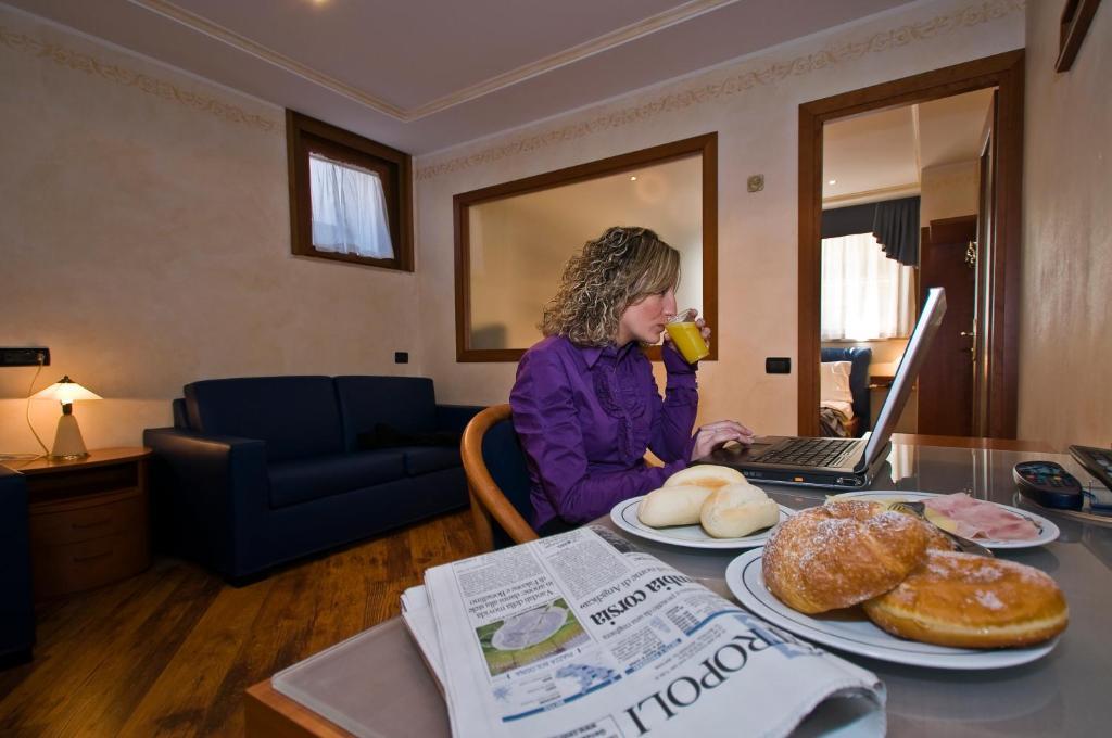 Hotel Aurora Wellness & Spa Тиволи Терме Стая снимка