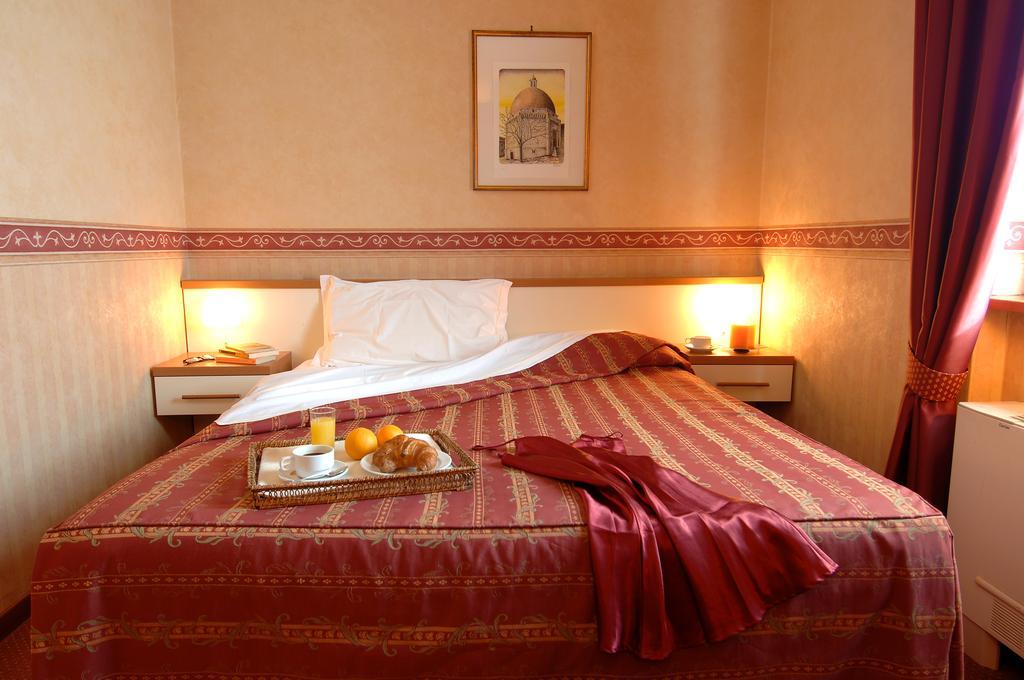 Hotel Aurora Wellness & Spa Тиволи Терме Стая снимка